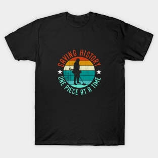 Saving history metal detectorists metal detecting T-Shirt